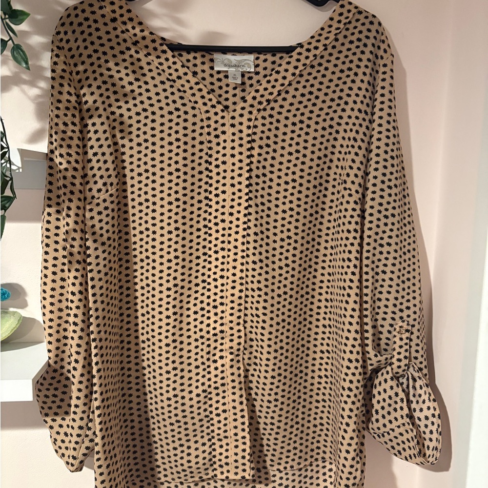 Dressbarn Tan and Black Star Pattern Blouse